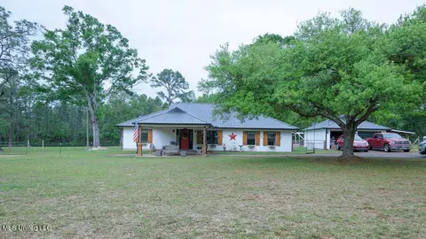 9244 N Oaklawn Rd, Biloxi, MS 39532