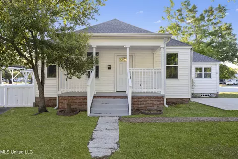 128 Keesler Cir, Biloxi, MS 39530