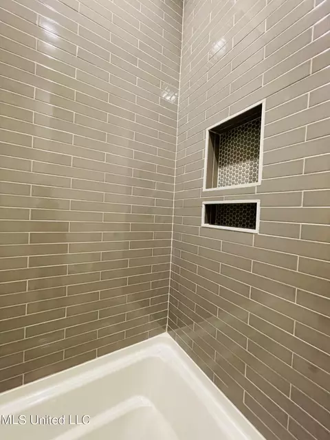Bath - 478 Whittington Cir, Madison, MS 39110 photo 10 of 11