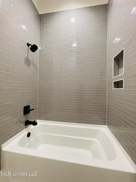Bath - 478 Whittington Cir, Madison, MS 39110 photo 9 of 11