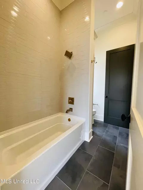 Bath - 478 Whittington Cir, Madison, MS 39110 photo 5 of 11