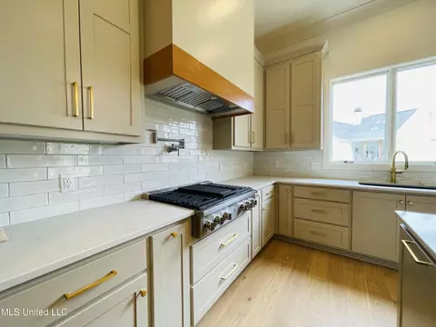 Kitchen - 478 Whittington Cir, Madison, MS 39110 photo 2 of 7