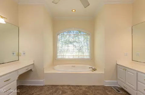 Bath - 280 Mccullough Ln, Flora, MS 39071 photo 1 of 2