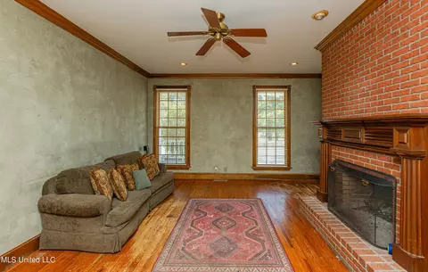 Living - 280 Mccullough Ln, Flora, MS 39071 photo 3 of 4