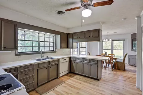 Kitchen - 1248 Lee Ln, Raymond, MS 39154 photo 3 of 4