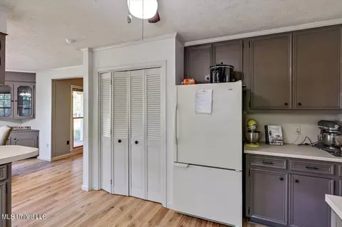 Kitchen - 1248 Lee Ln, Raymond, MS 39154 photo 2 of 4