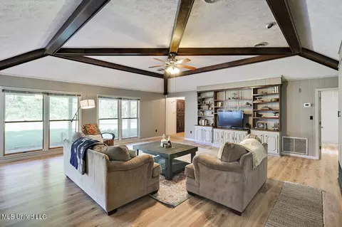 Living - 1248 Lee Ln, Raymond, MS 39154 photo 3 of 4