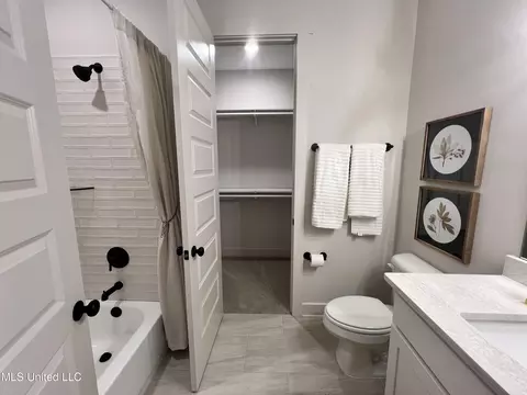 Bath - 6944 Sunrise Loop S, Olive Branch, MS 38654 photo 3 of 4