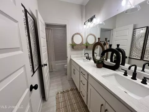 Bath - 6944 Sunrise Loop S, Olive Branch, MS 38654 photo 4 of 4