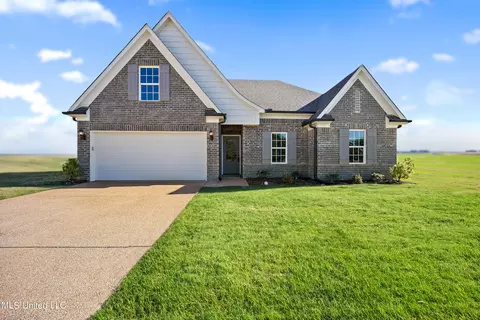 2412 Dela Dr, Southaven, MS 38672