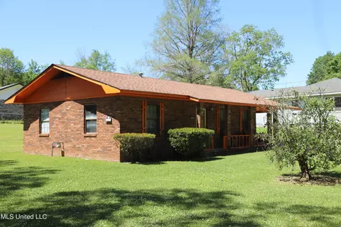 440 Stapp St, Wiggins, MS 39577 photo 2