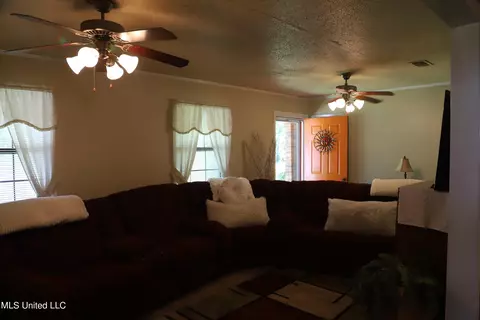 440 Stapp St, Wiggins, MS 39577 photo 4