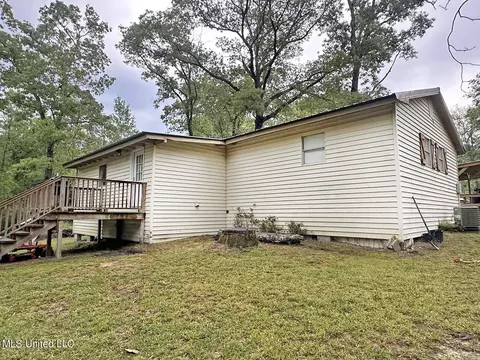 Exterior - 137 Louis Ln, Lucedale, MS 39452 photo 4 of 10