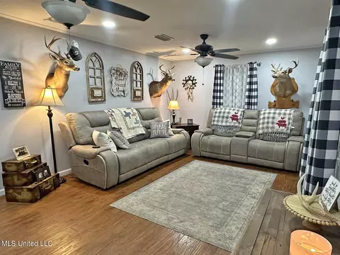 Living - 137 Louis Ln, Lucedale, MS 39452 photo 1 of 5