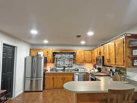 Kitchen - 137 Louis Ln, Lucedale, MS 39452 photo 2 of 4
