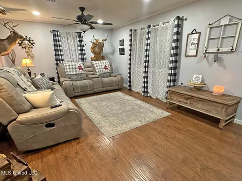 Living - 137 Louis Ln, Lucedale, MS 39452 photo 3 of 5
