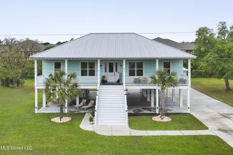 302 S Seashore Ave, Long Beach, MS 39560