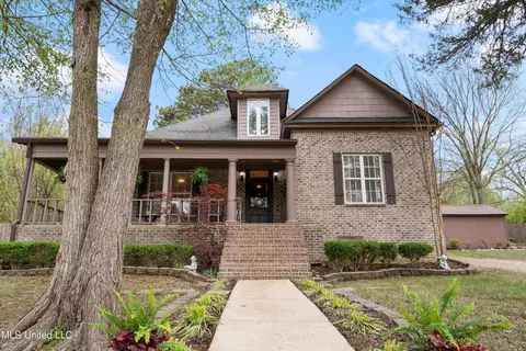 26 S Senter St, Byhalia, MS 38611