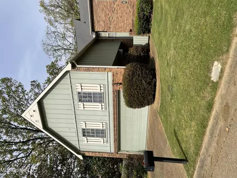 60 Sycamore Ln, Brandon, MS 39042