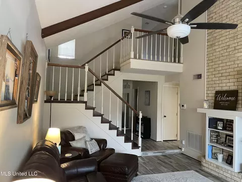 Living - 60 Sycamore Ln, Brandon, MS 39042 photo 3 of 3