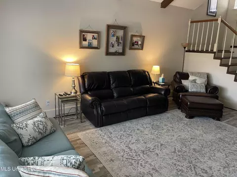 Living - 60 Sycamore Ln, Brandon, MS 39042 photo 1 of 3