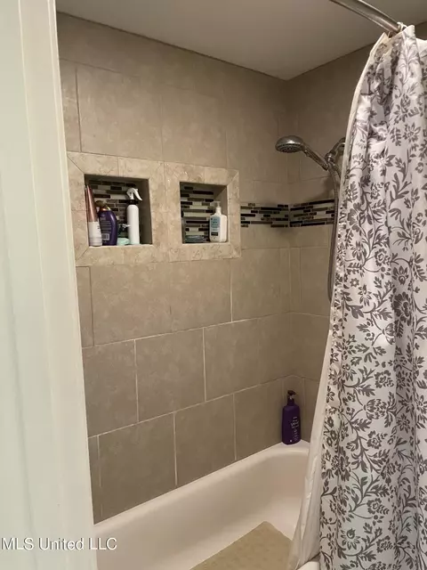 Bath - 60 Sycamore Ln, Brandon, MS 39042 photo 3 of 3