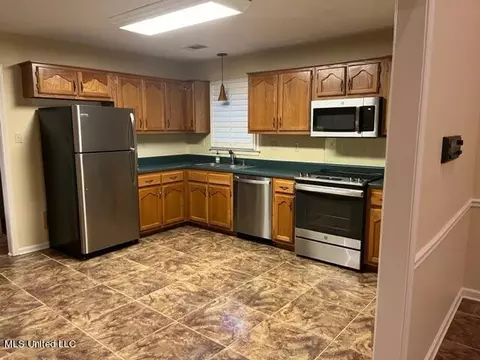 Kitchen - 731 Fairways Trl, Hernando, MS 38632 photo 1 of 2