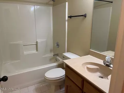 Bath - 731 Fairways Trl, Hernando, MS 38632 photo 3 of 3