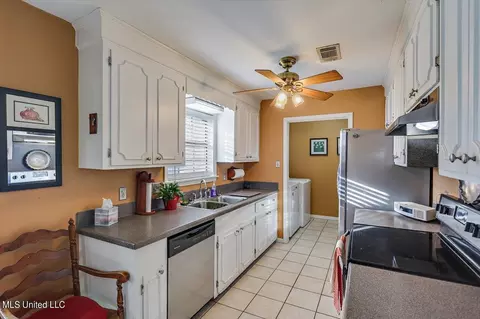 Kitchen - 103 Pebble Ln, Clinton, MS 39056 photo 1 of 4