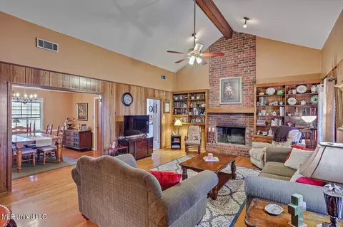 Living - 103 Pebble Ln, Clinton, MS 39056 photo 1 of 4