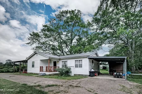 11118 Dentville Rd, Hazlehurst, MS 39083