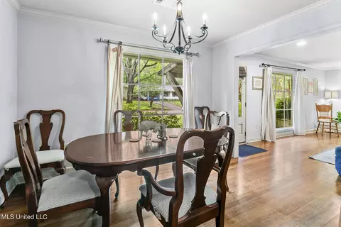 Dining - 4351 Manhassett Dr, Jackson, MS 39211 photo 2 of 2