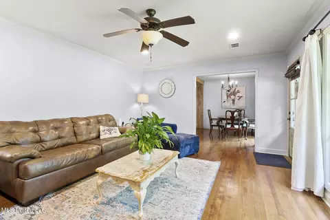 Living - 4351 Manhassett Dr, Jackson, MS 39211 photo 2 of 3