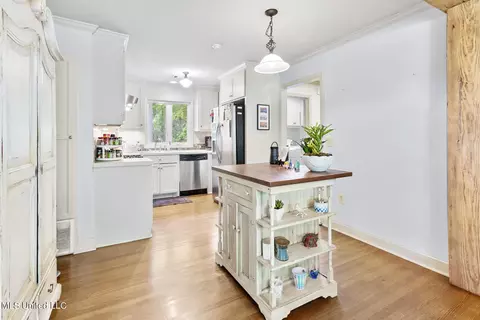Kitchen - 4351 Manhassett Dr, Jackson, MS 39211 photo 1 of 4