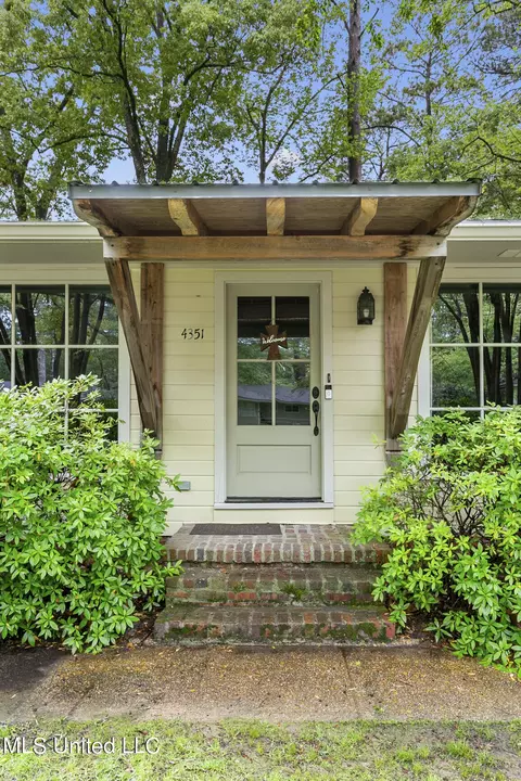 Entry Way - 4351 Manhassett Dr, Jackson, MS 39211 photo 1 of 1