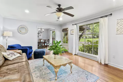 Living - 4351 Manhassett Dr, Jackson, MS 39211 photo 3 of 3