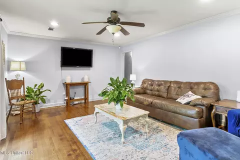 Living - 4351 Manhassett Dr, Jackson, MS 39211 photo 1 of 3
