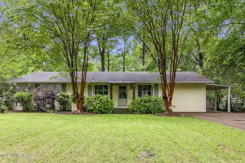 4351 Manhassett Dr, Jackson, MS 39211