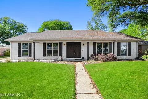 2454 S Shore Dr, Biloxi, MS 39532