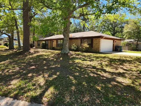 1643 Mary Ann Dr, Gautier, MS 39553