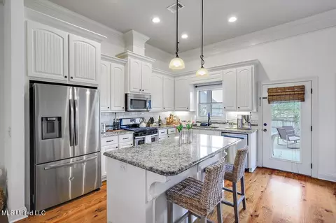 Kitchen - 2022 E Ridge Cir, Madison, MS 39110 photo 1 of 6