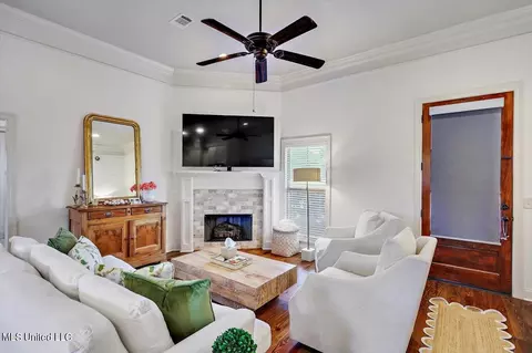 Living - 2022 E Ridge Cir, Madison, MS 39110 photo 2 of 4