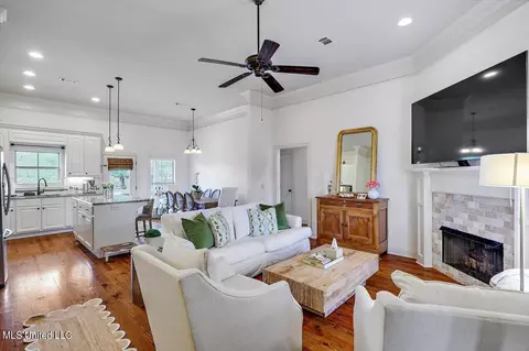 Living - 2022 E Ridge Cir, Madison, MS 39110 photo 1 of 4