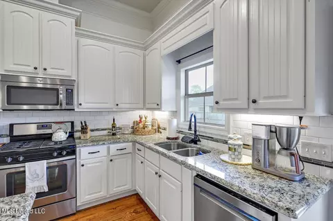 Kitchen - 2022 E Ridge Cir, Madison, MS 39110 photo 6 of 6