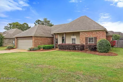 Exterior - 2022 E Ridge Cir, Madison, MS 39110 photo 2 of 10