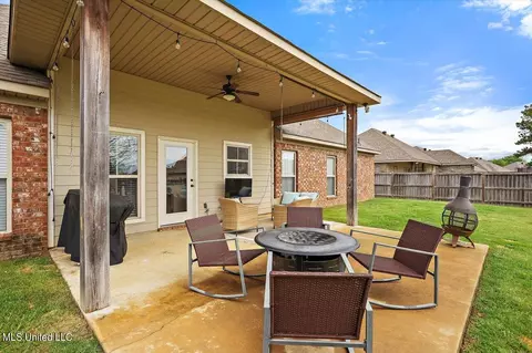 Exterior - 2022 E Ridge Cir, Madison, MS 39110 photo 7 of 10