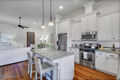 Kitchen - 2022 E Ridge Cir, Madison, MS 39110 photo 5 of 6
