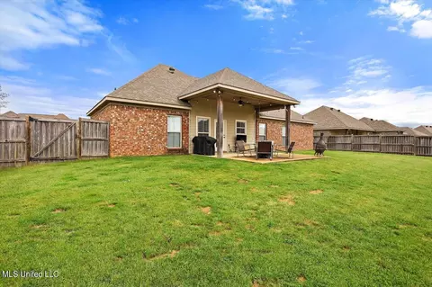 Exterior - 2022 E Ridge Cir, Madison, MS 39110 photo 8 of 10