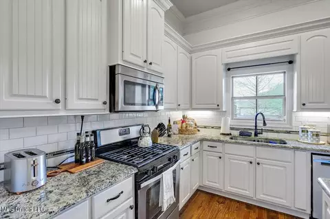Kitchen - 2022 E Ridge Cir, Madison, MS 39110 photo 3 of 6
