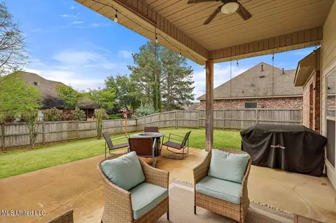 Exterior - 2022 E Ridge Cir, Madison, MS 39110 photo 5 of 10